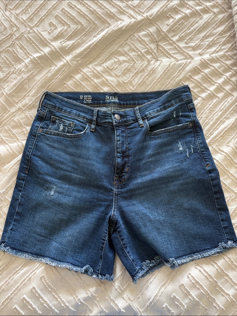 a.n.a High Rise Wash Distressed Denim Shorts Sz 12